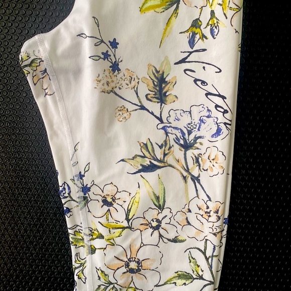 Victoria Secret Sport Leggings - Picture 2 of 5